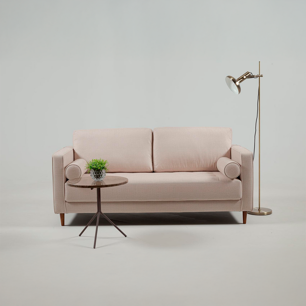 Sofa Keith – Klassisches 3-Sitzer-Sofa mit Holzfüßen & Rollenkissen