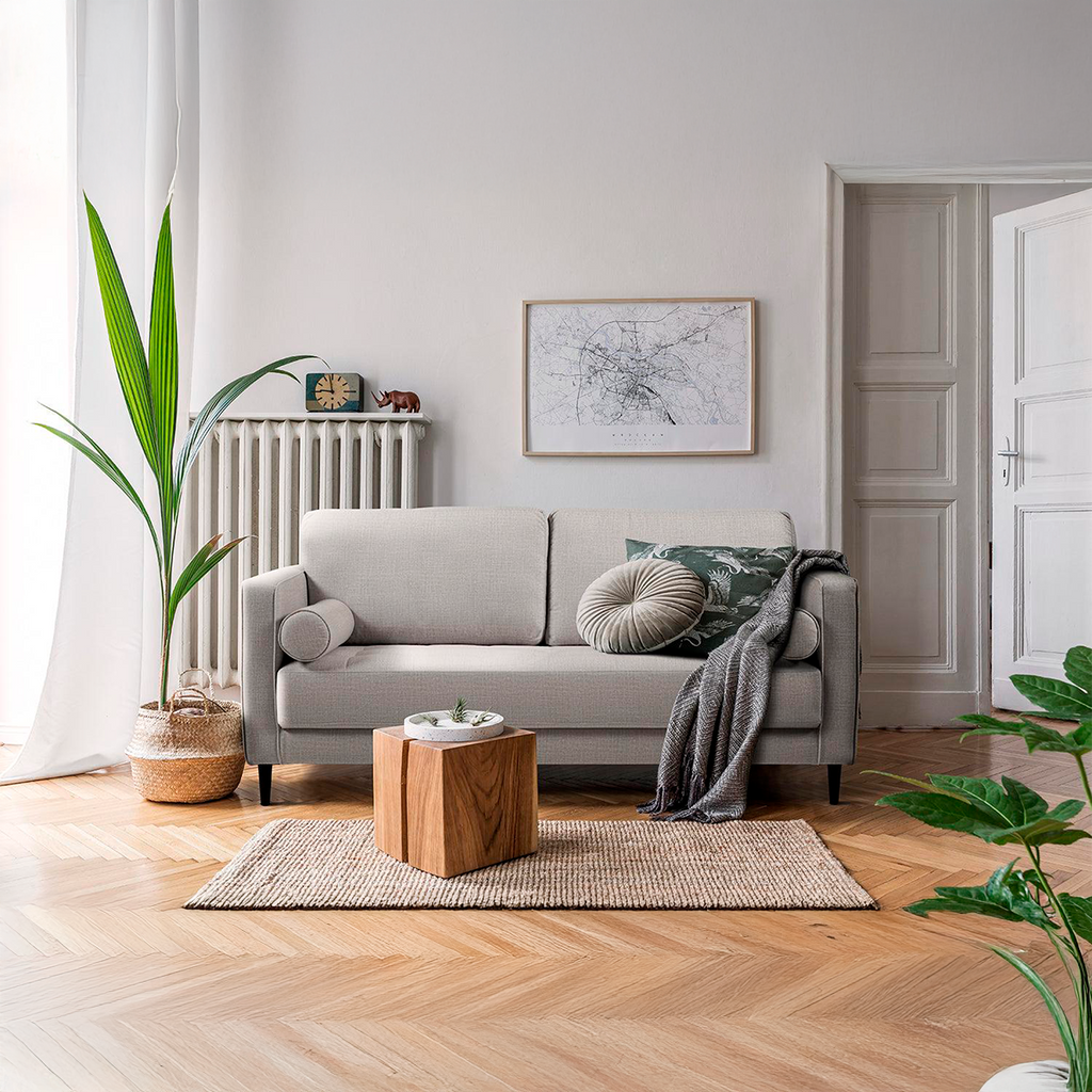 Sofa Keith – Klassisches 3-Sitzer-Sofa mit Holzfüßen & Rollenkissen